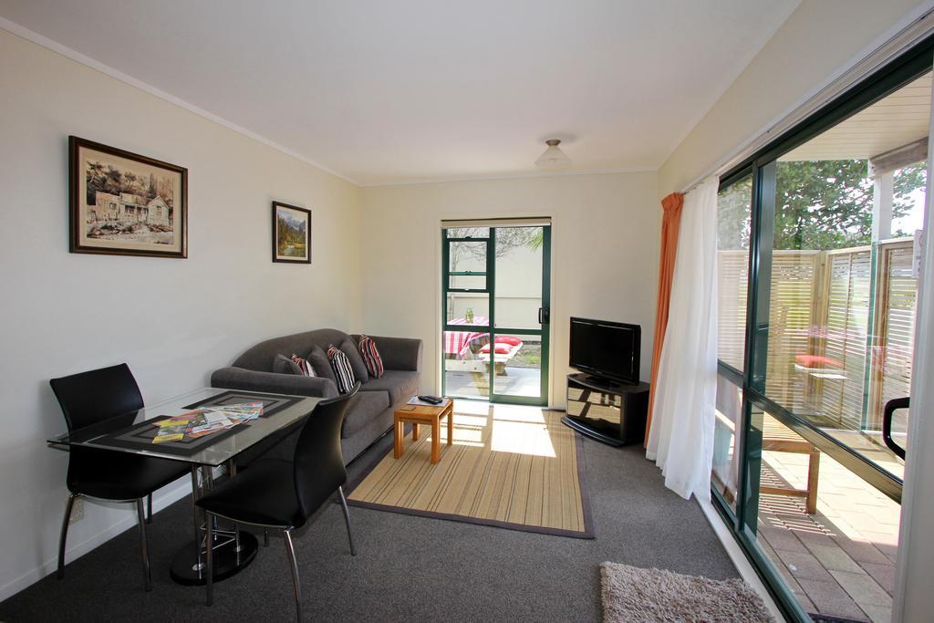 Blue Marlin Apartments Whitianga Luaran gambar